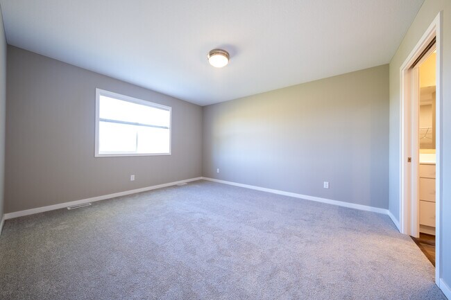 Building Photo - 1121 Dorothy Ln