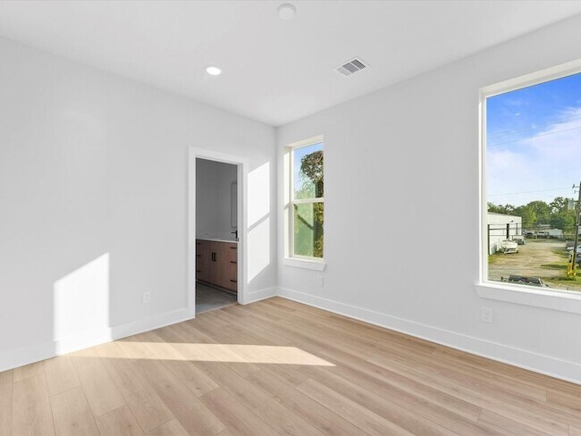 Building Photo - 5317 Teodoro Ln