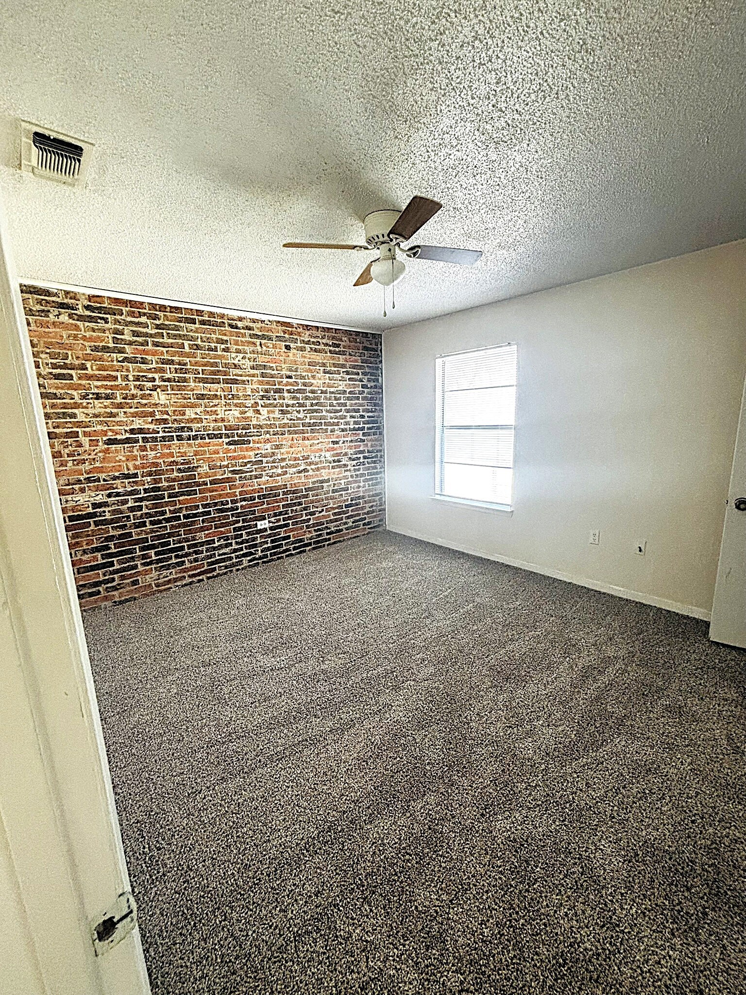 Building Photo - 402 S 2nd St