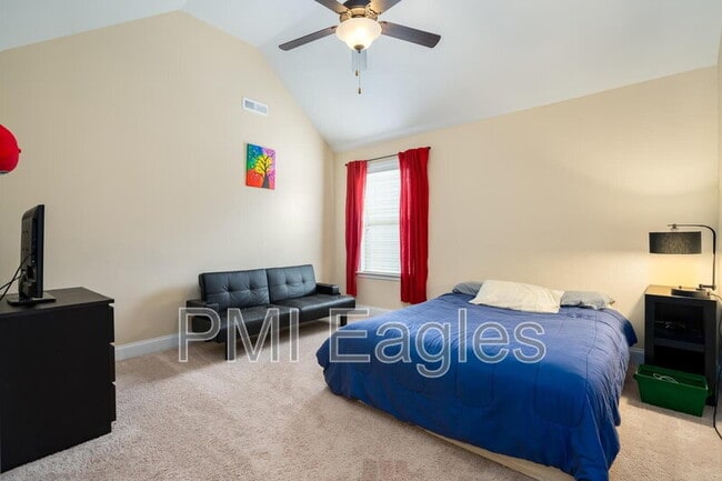 Building Photo - 2067 Bandera Dr