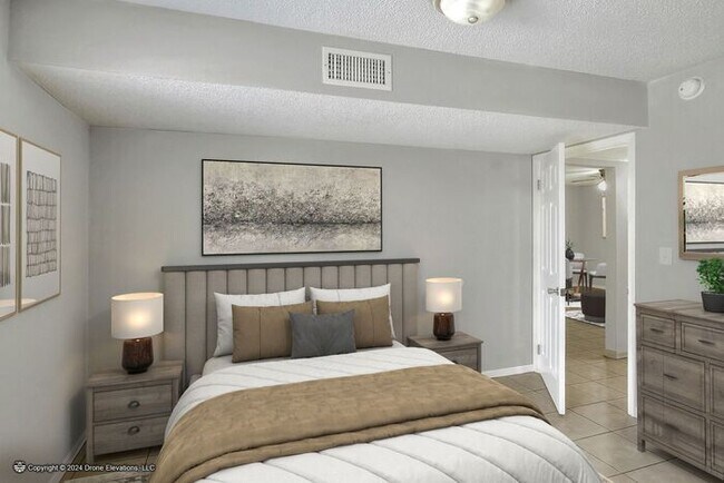 Building Photo - ***Cozy 2 Bedroom Apartment in Eagle Lake! 2ND MONTH RENT FREE!!