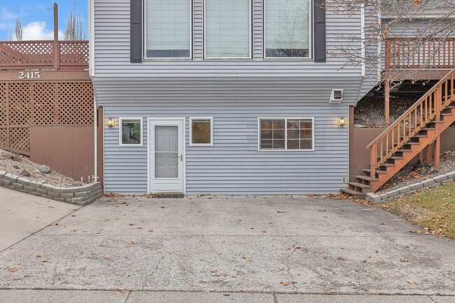 Building Photo - $1,150/month |Fully Remodeled Ground Floor...