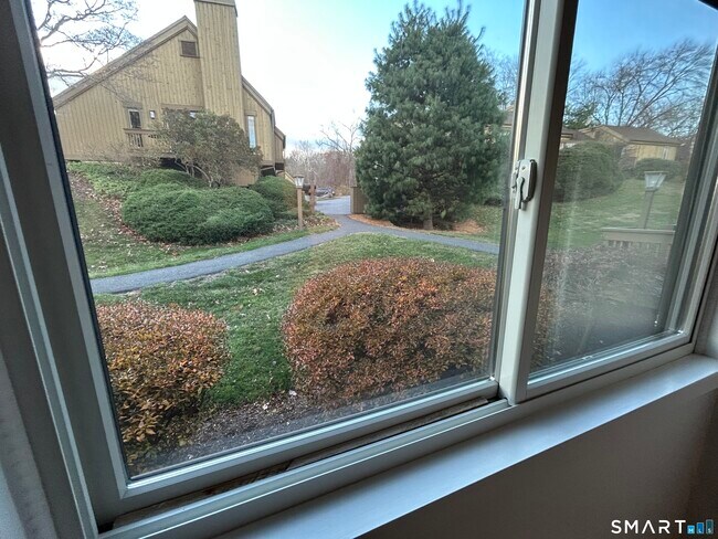 Building Photo - 419 Heritage Vlg