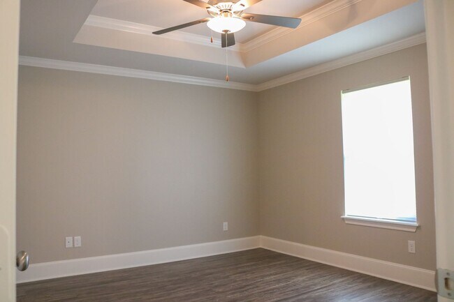 Building Photo - 5421 Meadow Ridge Dr