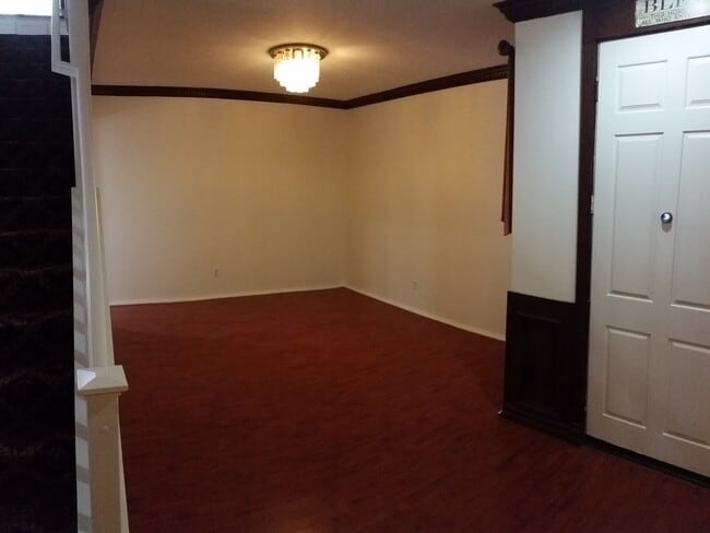 Building Photo - Beauty in the Details - 3 Bedroom / 2.5 Ba...