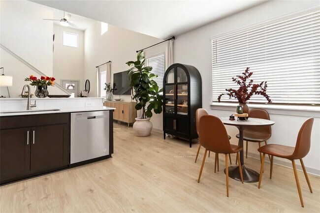 Building Photo - 105 New Hvn St