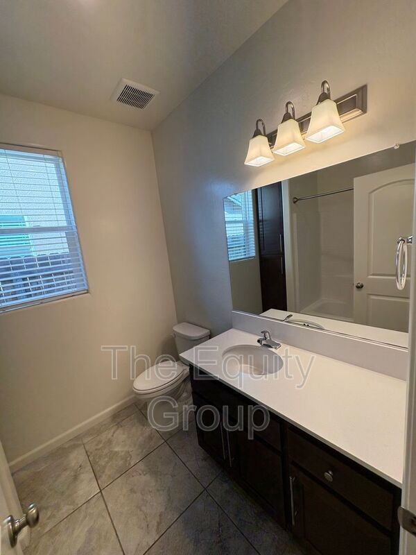 Building Photo - 3215 N Kent St