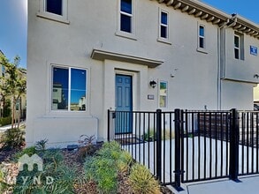 Building Photo - 5301 E Commerce Way