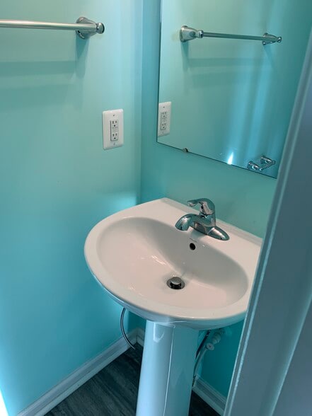 Building Photo - 120 Singleton Way