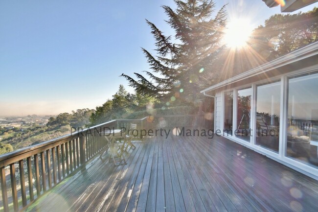 Building Photo - 3 Bedroom San Rafael home with views!