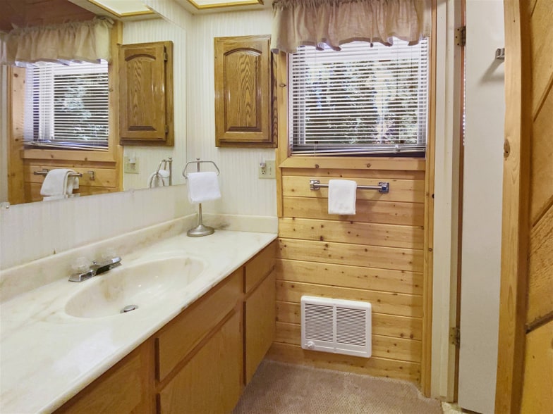 Building Photo - 95 Whispering Pines Dr