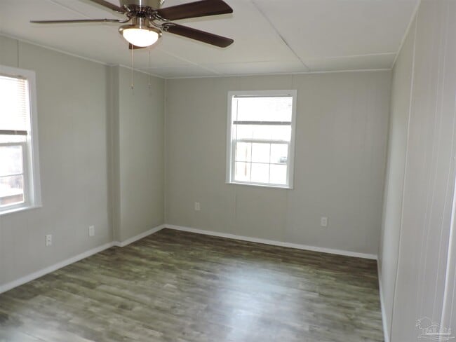 Building Photo - 220 E Highland Dr