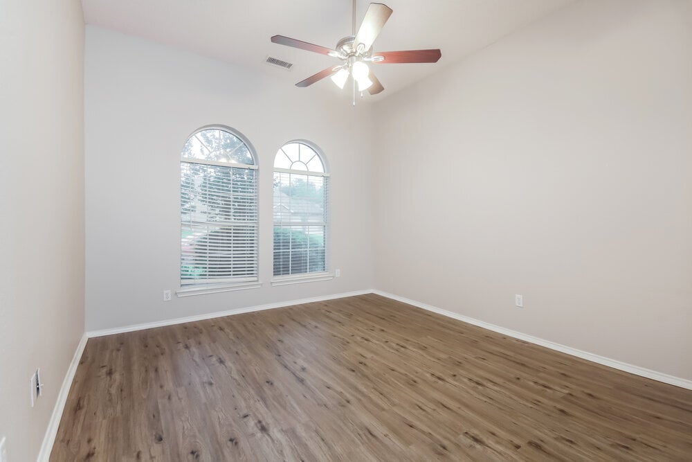 Building Photo - 114 Redbud Dr