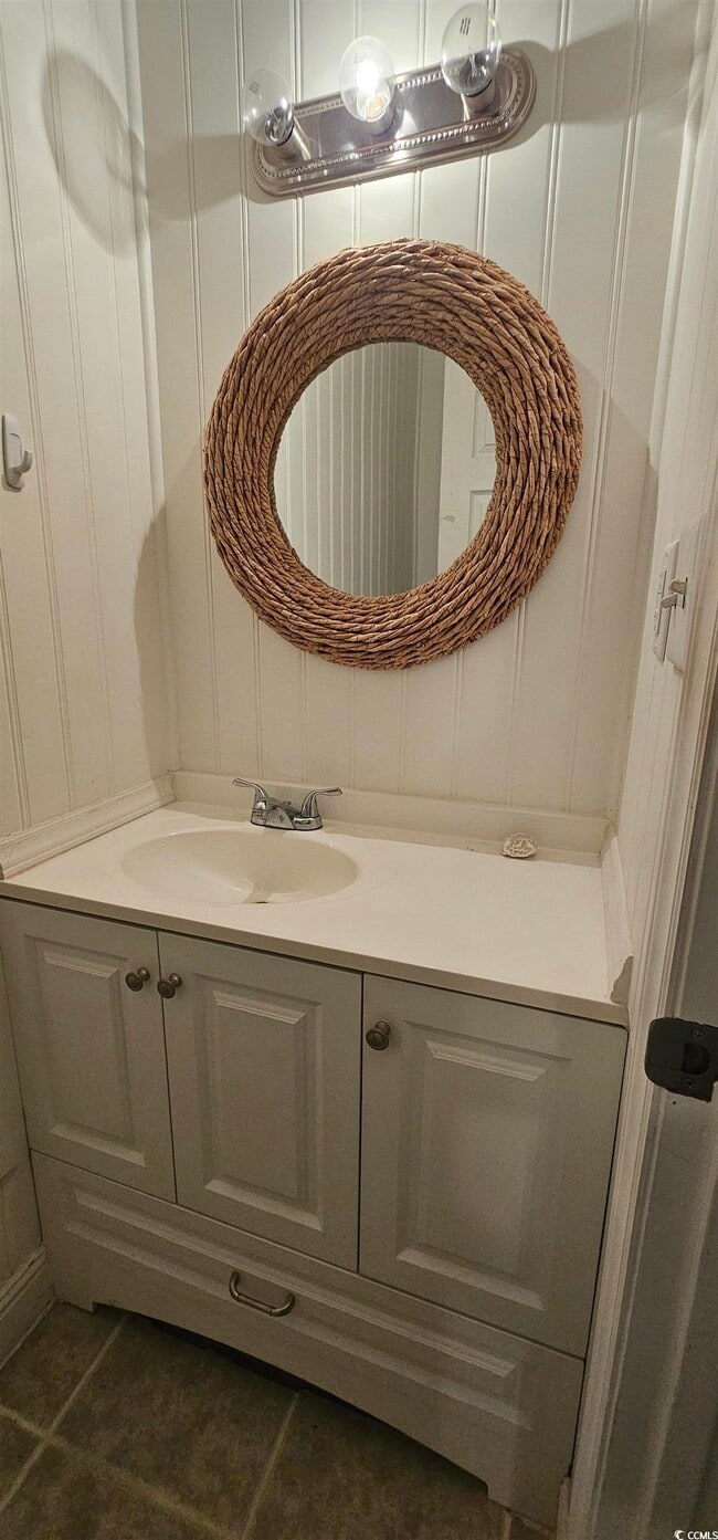 Building Photo - 1711 Fawn Vista Dr N