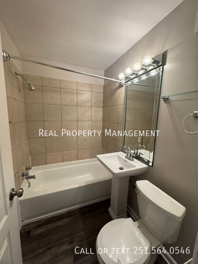 Building Photo - 207 Pinehill Dr