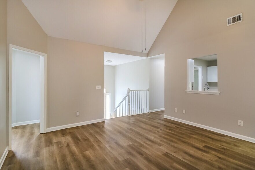 Building Photo - 915 Castlerock Way
