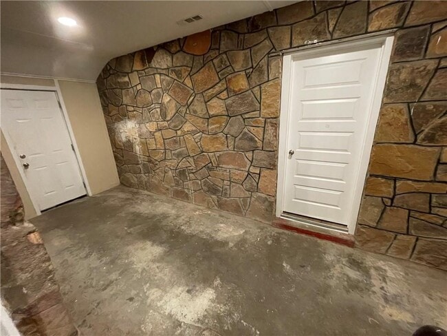 Building Photo - 4600 E Huntsville Rd