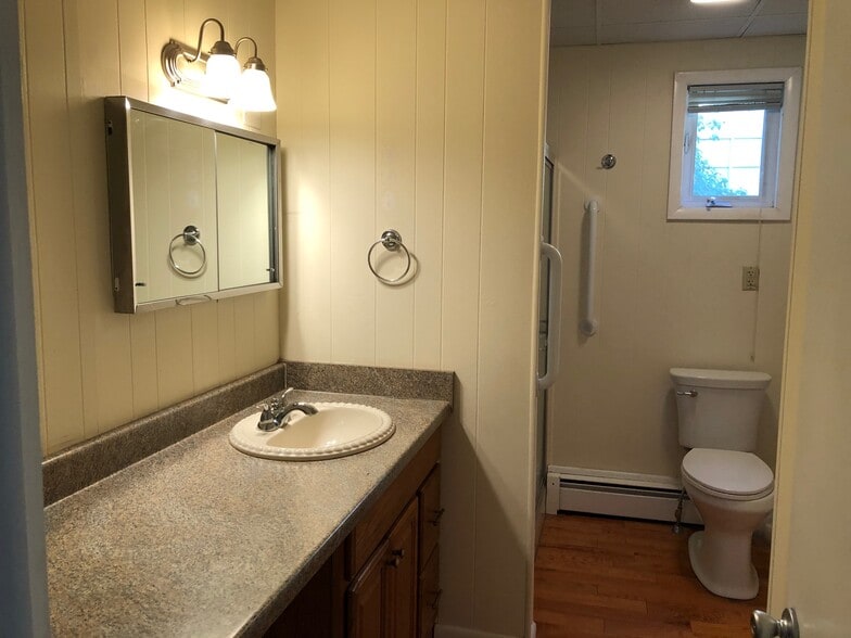 1st FL - 37 E Broad St