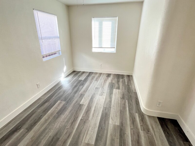 Building Photo - 1604 N H St