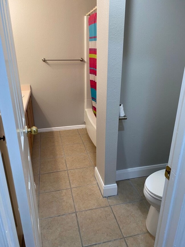 Building Photo - WONDERFUL 1 BEDROOM BASEMENT APARTMENT!!