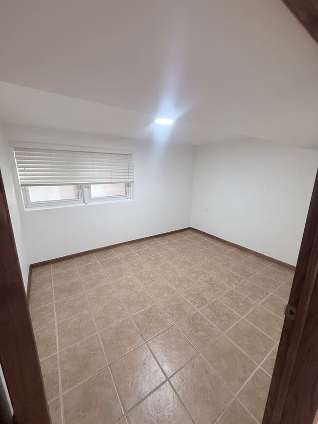 Building Photo - 5623 S Kenneth Ave