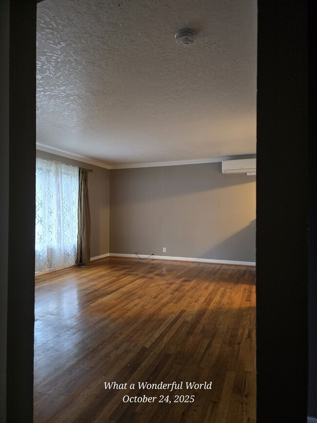 Building Photo - 583 Delmar Dr N
