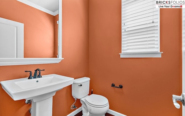 Building Photo - Natural Light-Filled Renton Home with Space to Live & Entertain!