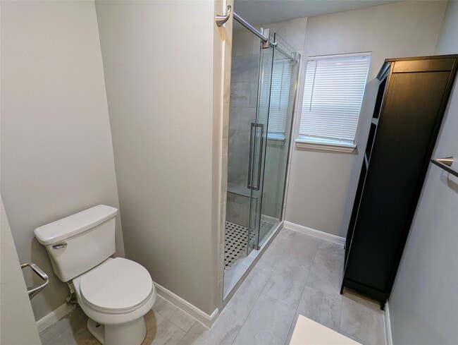 Building Photo - 4714 Oakshire Dr