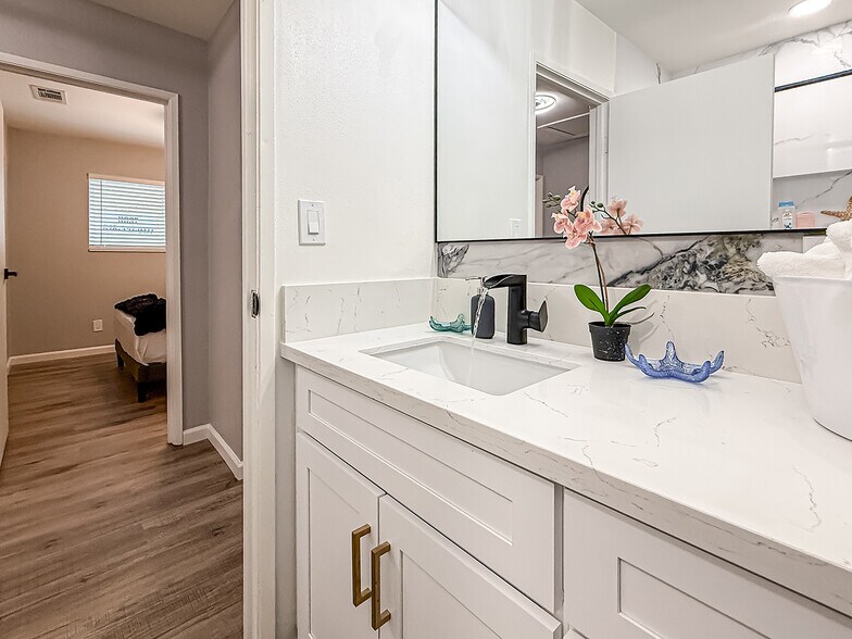 Building Photo - 717 Watson Ave