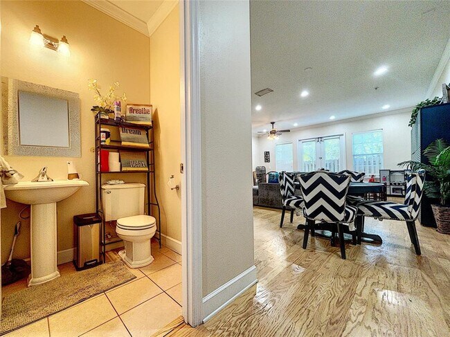 Building Photo - 3210 W Horatio St