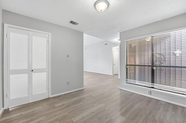 Building Photo - 7011 Lost Thicket Dr