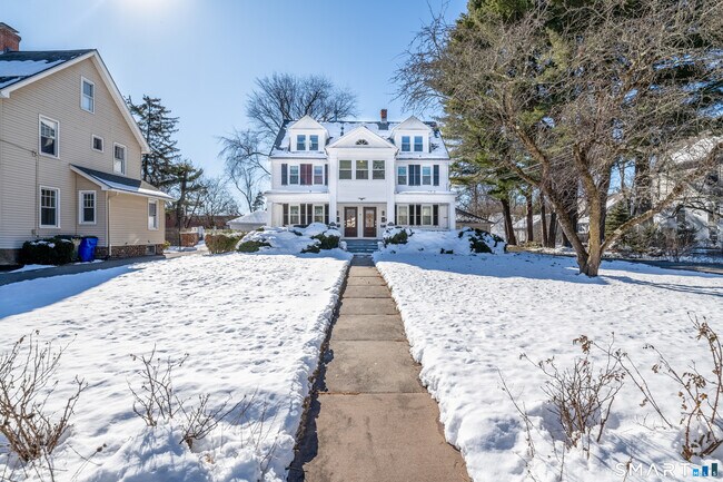 Building Photo - 1701 Boulevard