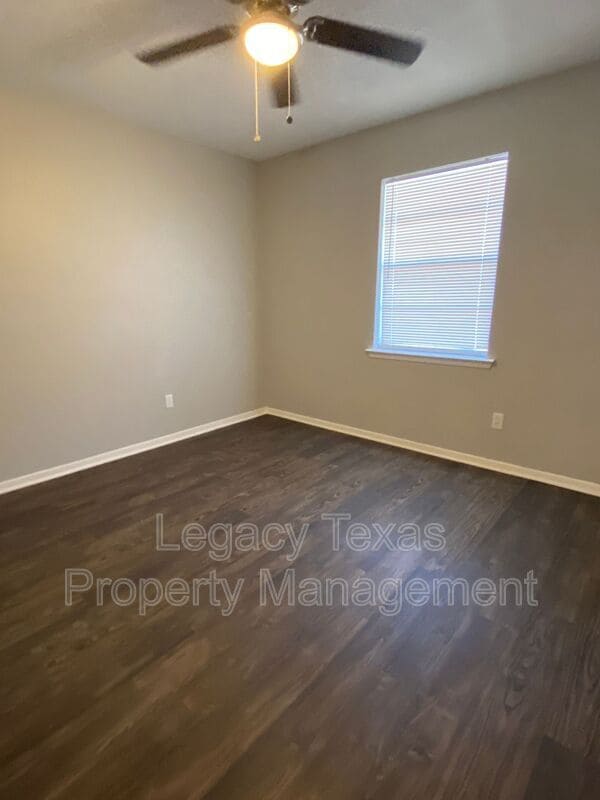 Building Photo - 1302 Berry Dr