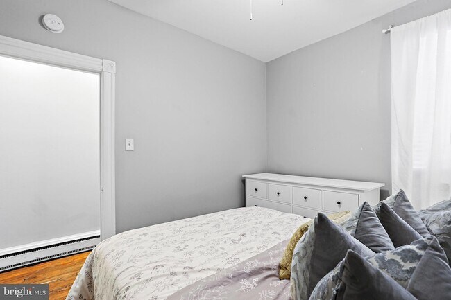 Building Photo - 1211 33rd St NW