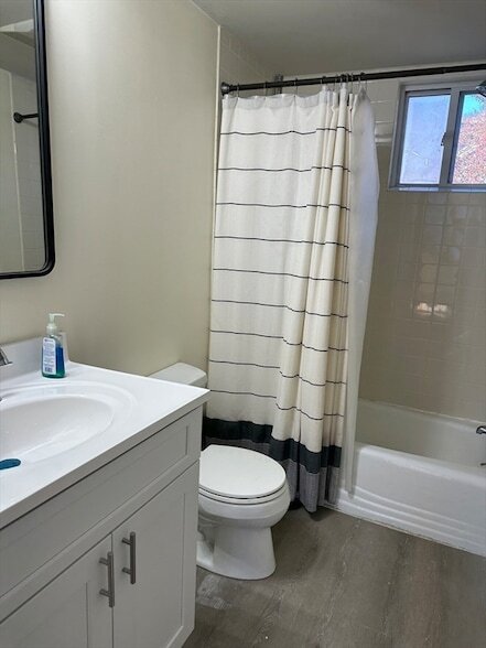 Building Photo - 90 Russell St