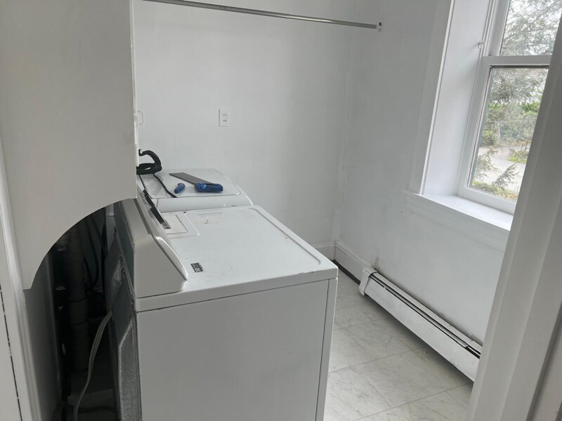 Building Photo - 210 E Main St