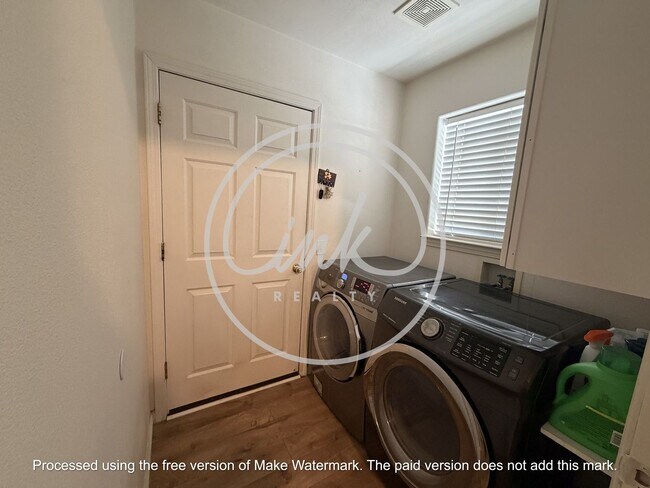 Building Photo - Beautiful 4 Bedroom Home in Carson City