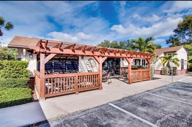 Building Photo - 501 E Bay Dr