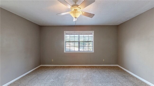 Building Photo - 1304 Merry Oaks Dr