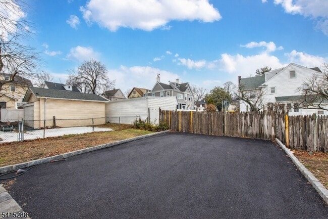 Building Photo - 12 Linden Ave