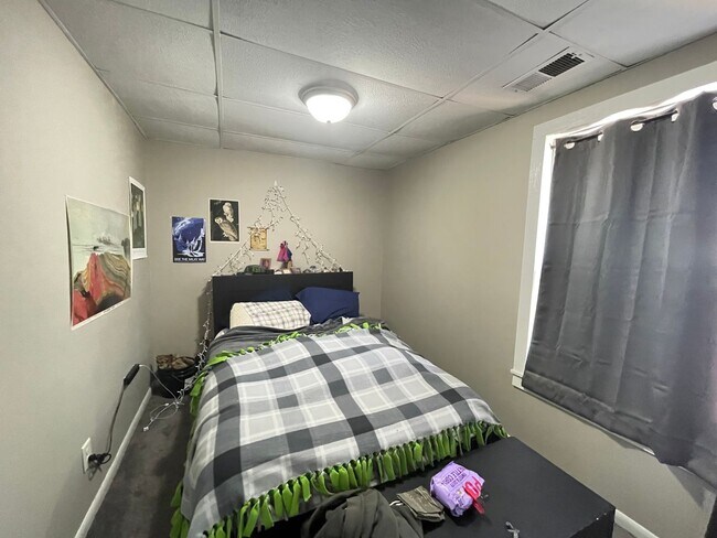 Building Photo - 509 N 53rd Ave W