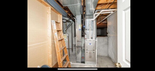 Building Photo - 4822 Sarah Dr