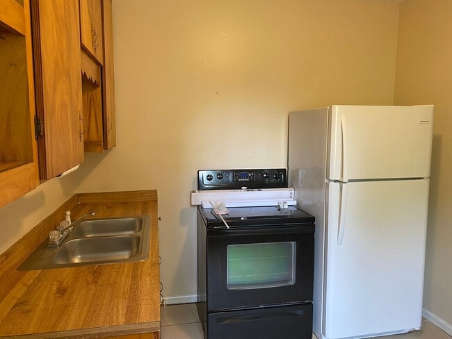 Building Photo - Rosewood