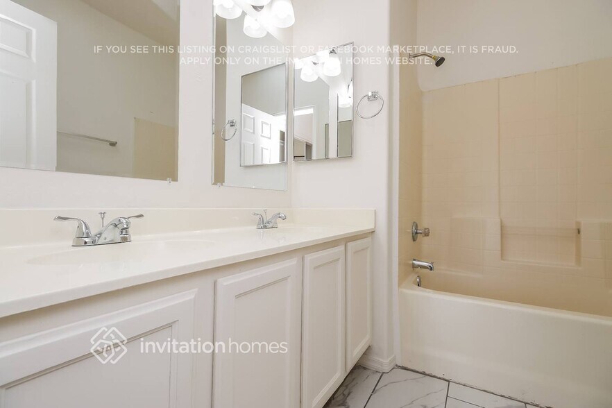 Building Photo - 6322 S Colonial Way