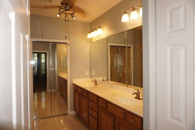 Building Photo - 2 Bedroom 2 Bathroom 55+ Community