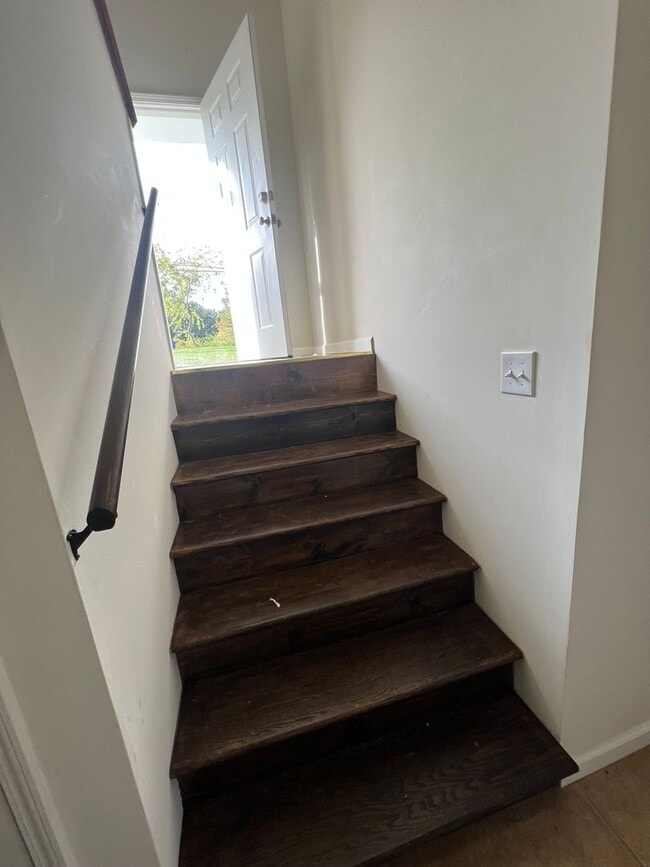 Building Photo - Large 4 Bedroom Home at I-44 and HWY 100