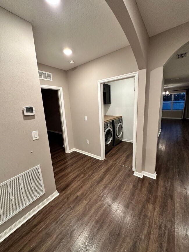 Building Photo - 4/2 Energy Efficient Home in St. Cloud w/ Fenced Back Yard