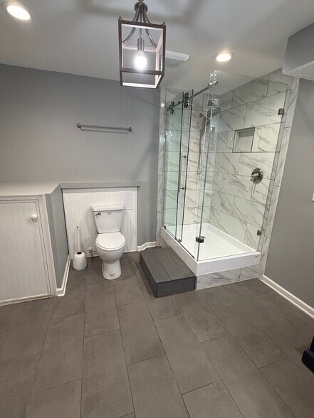 Building Photo - 220 Drumcliff Ct