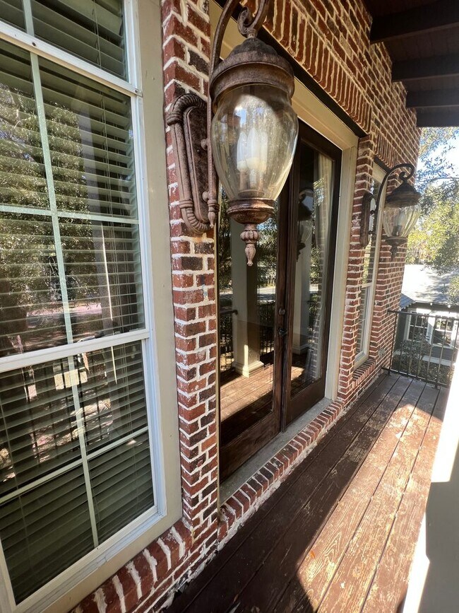 Building Photo - 1330 N Duval St