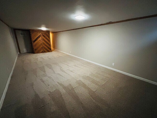 Building Photo - Remodeled 4BR Near Eastborough w/ Finished Basement & HUGE Fenced Yard – $2,000